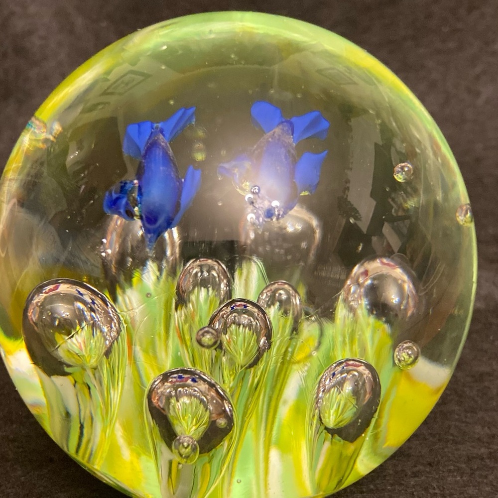 Vintage Glass Underwater Theme With Duo Blue Dolphins Paperweight. - Picture 4 of 6